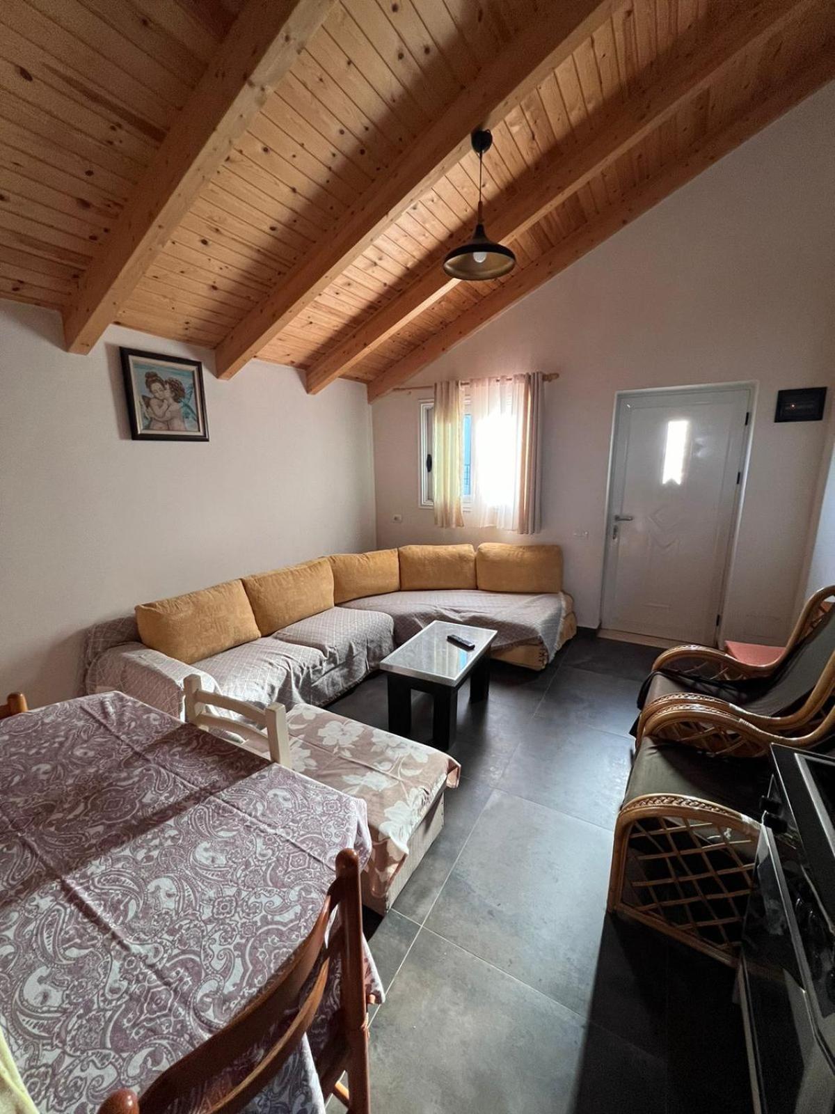 Guest Rooms Arbri Vlorë Εξωτερικό φωτογραφία