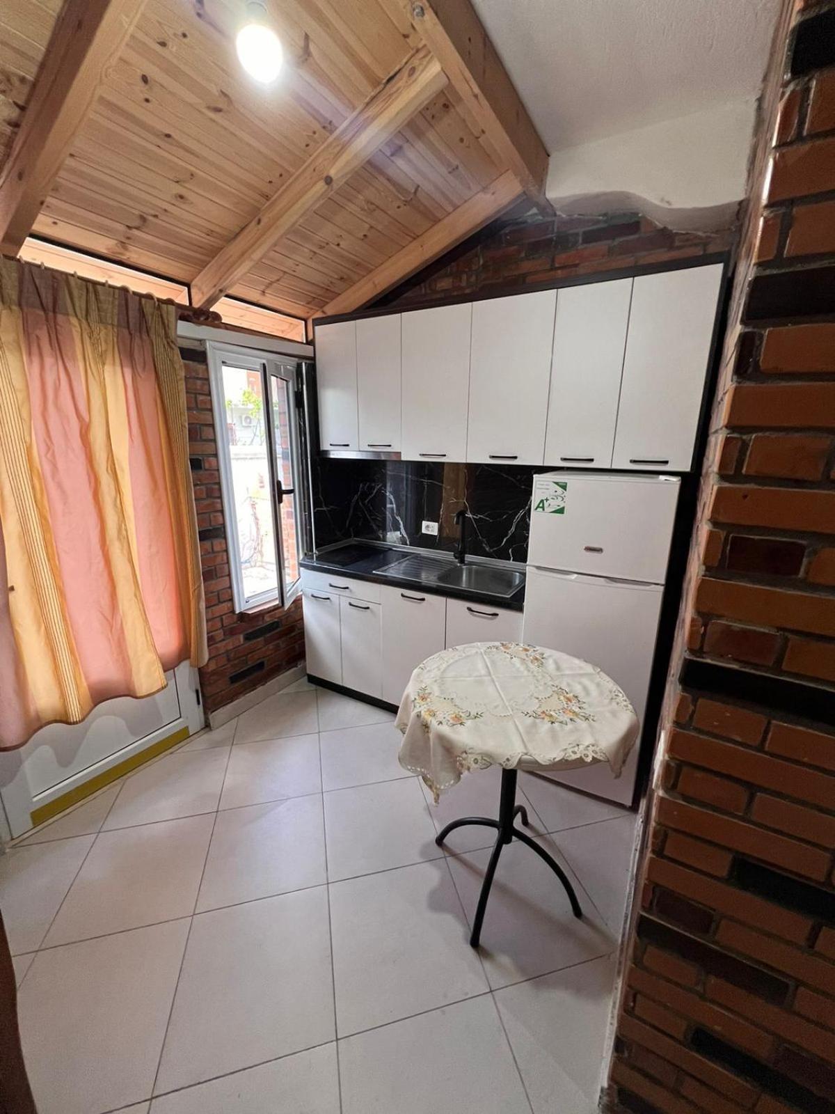 Guest Rooms Arbri Vlorë Εξωτερικό φωτογραφία