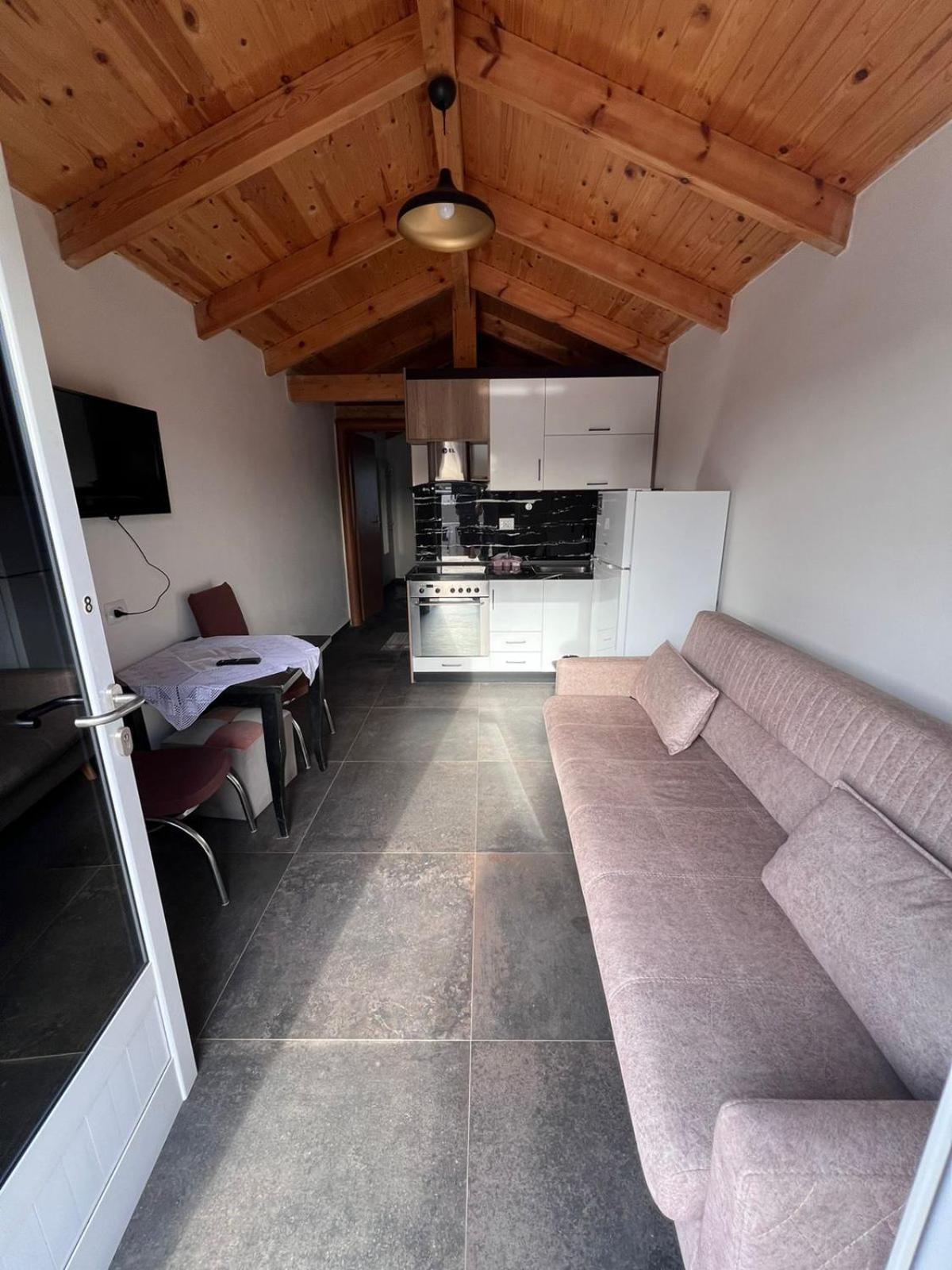 Guest Rooms Arbri Vlorë Εξωτερικό φωτογραφία