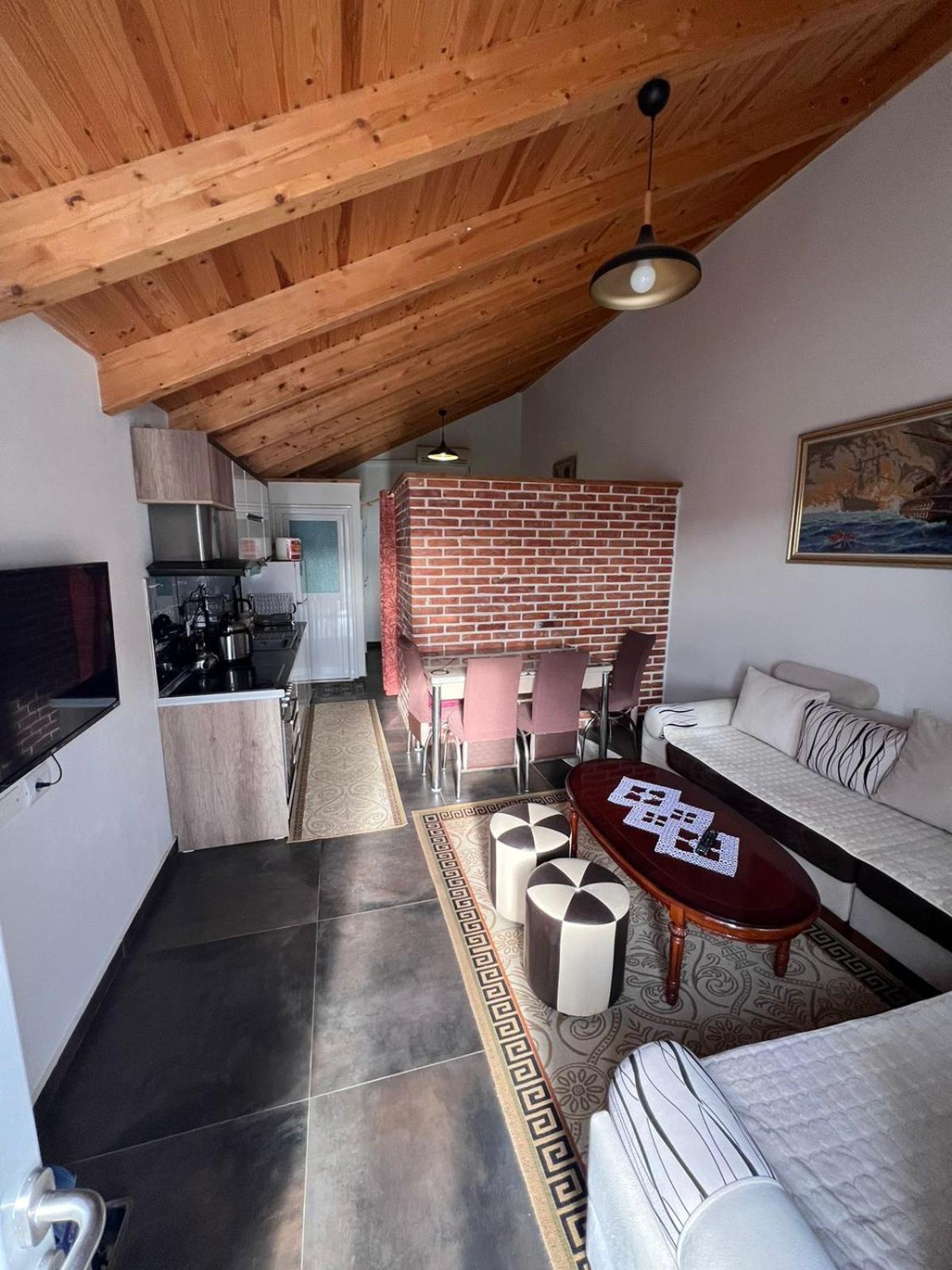 Guest Rooms Arbri Vlorë Εξωτερικό φωτογραφία