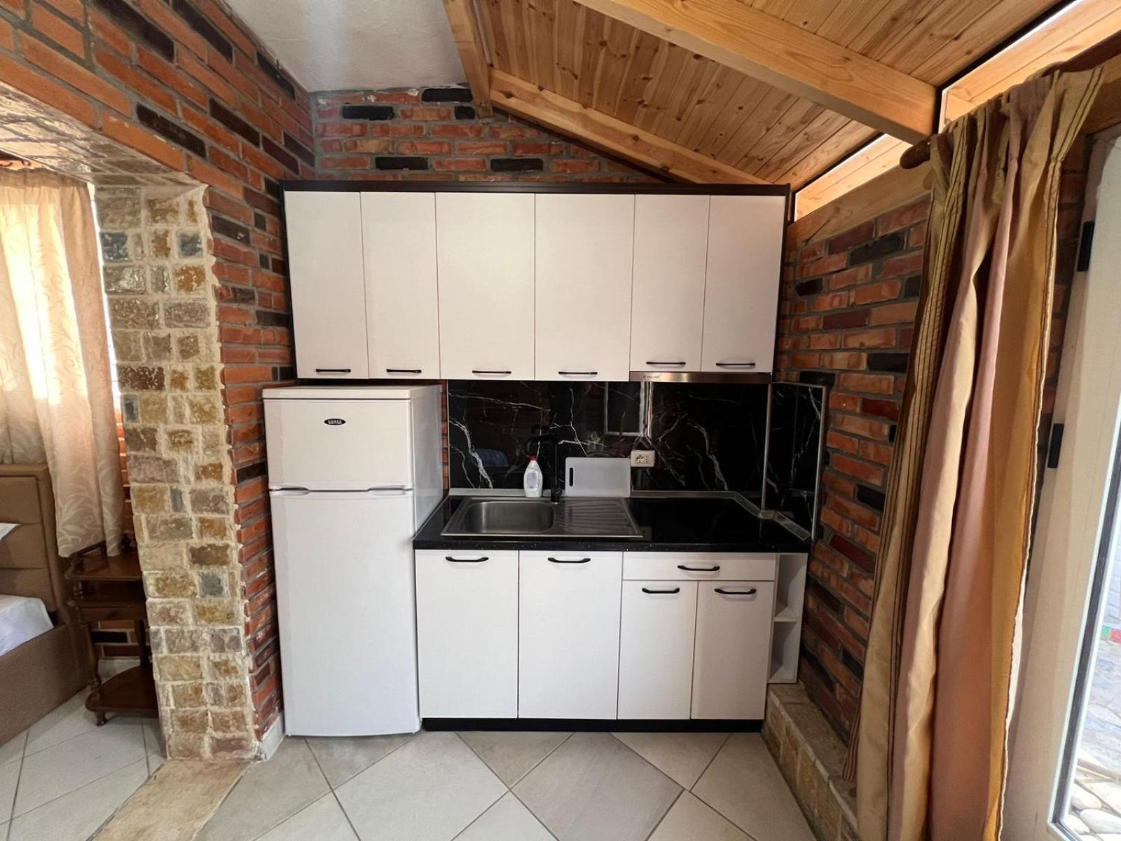 Guest Rooms Arbri Vlorë Εξωτερικό φωτογραφία